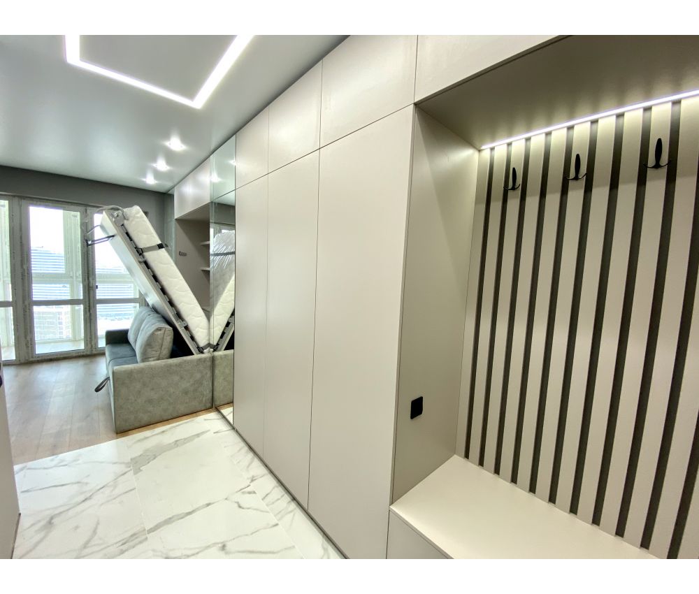 Шкаф-кровать с зеркальными пеналами, кухней и прихожей: ул. Белградская