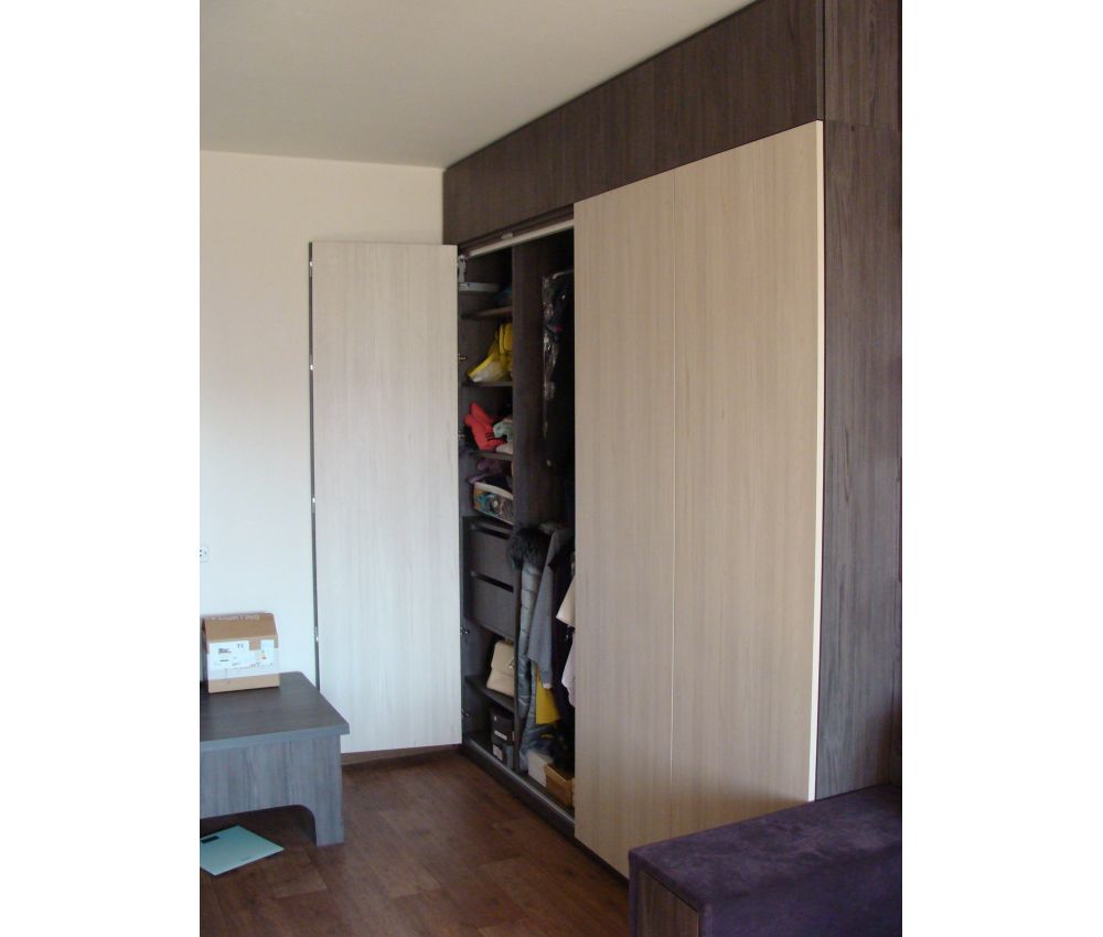 Шкаф-кровать  с угловым диваном, шкафом и стеклянными шкафчиками и комодом : ул. Курасовщина